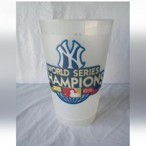 New York Yankees 2009 World Series Champions Plastic Souvenir Cup - #27 …